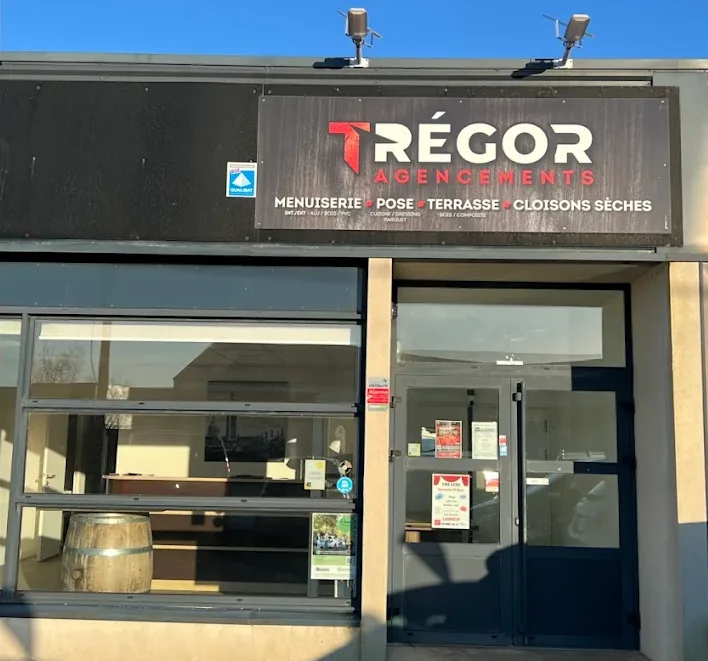 Tregor Agencements storefront and sign